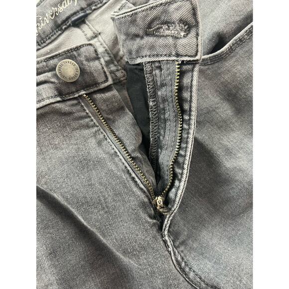 Universal Thread Women’s Distressed Mid Rise Skinny Gray Wash Jeans Size 16 - Picture 9 of 13